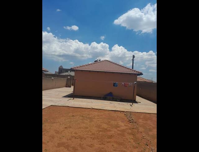 2 BEDROOM PROPERTY TO RENT IN PROTEA GLEN